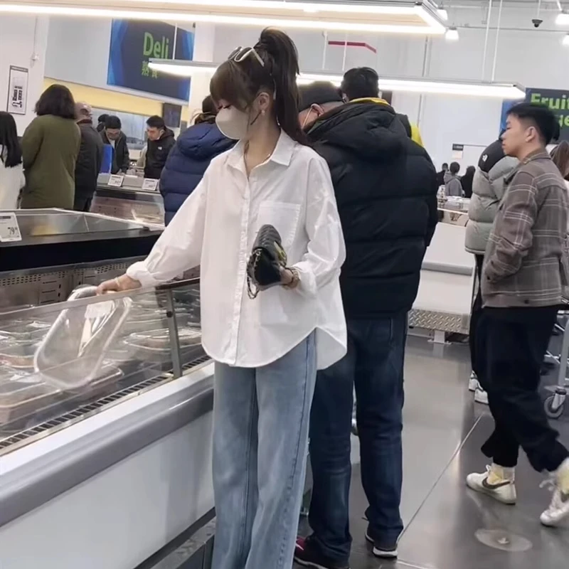 简约白色衬衫女休闲百搭2025春夏薄款防晒小衫宽松显瘦设计感衬衣