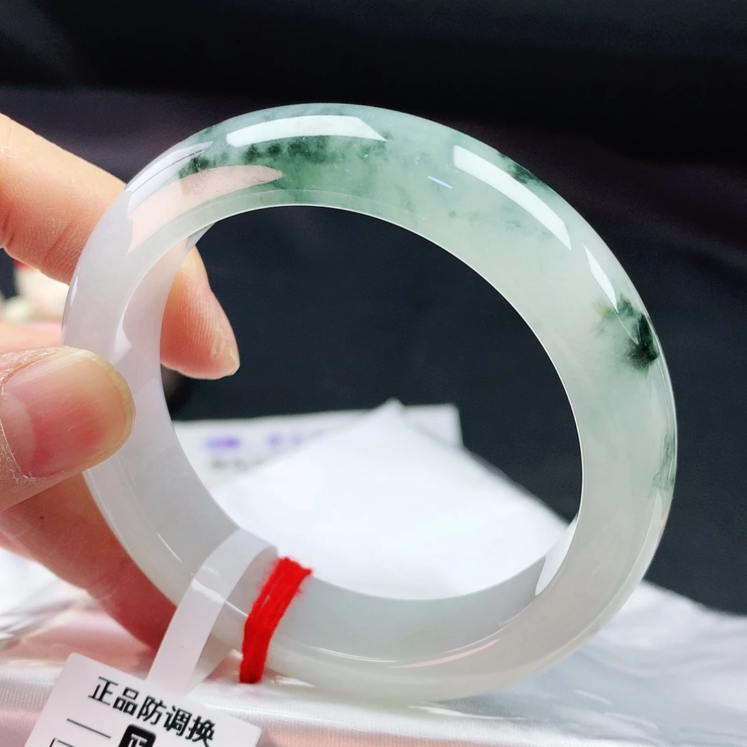 翡翠手镯未镶嵌55轮胎
