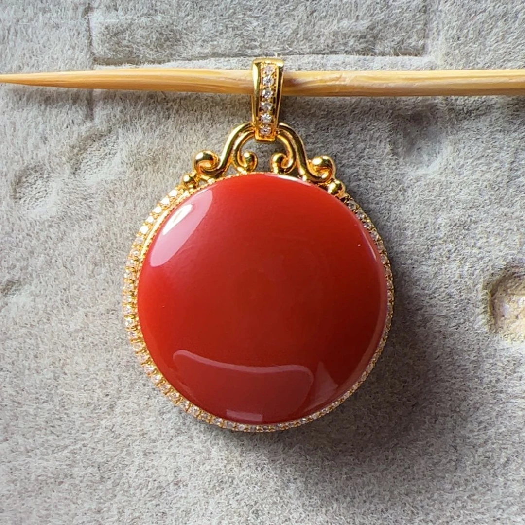 南红玛瑙18K金镶嵌圆牌