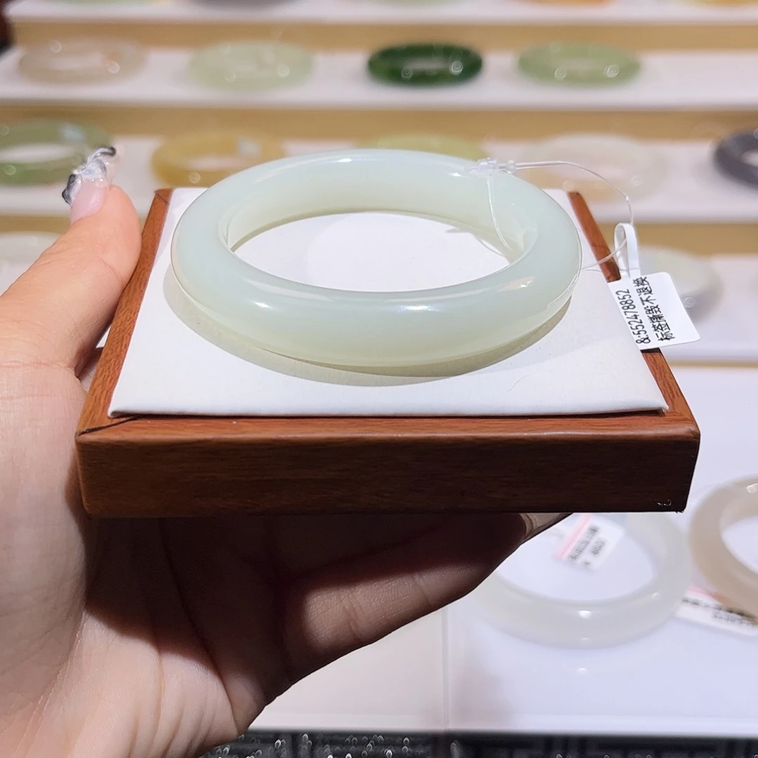 和田玉未镶嵌手镯高清白