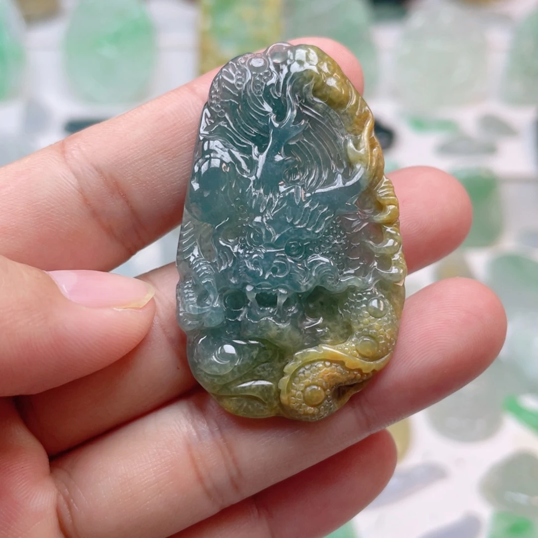 翡翠颈饰未镶嵌龙