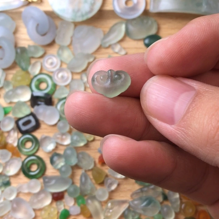 定制翡翠未镶嵌挂件