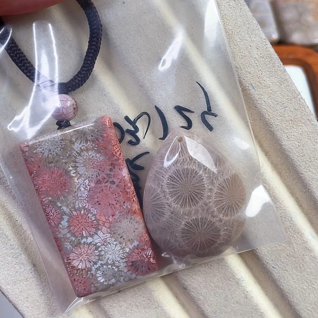 【闪购商品】硅化玉吊坠(赠链)未镶嵌乐*