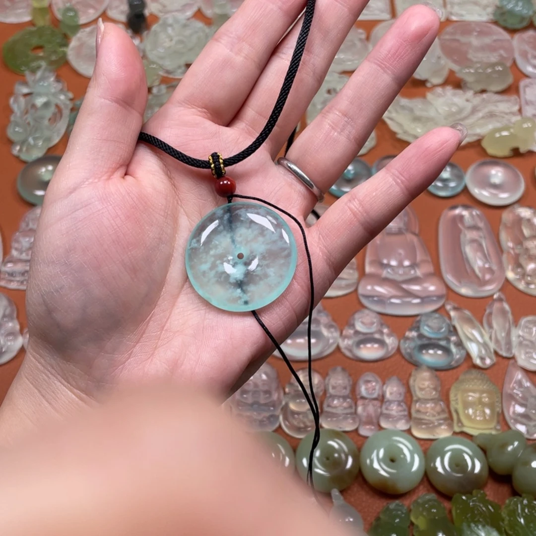 同***蛇纹石玉未镶嵌颈饰