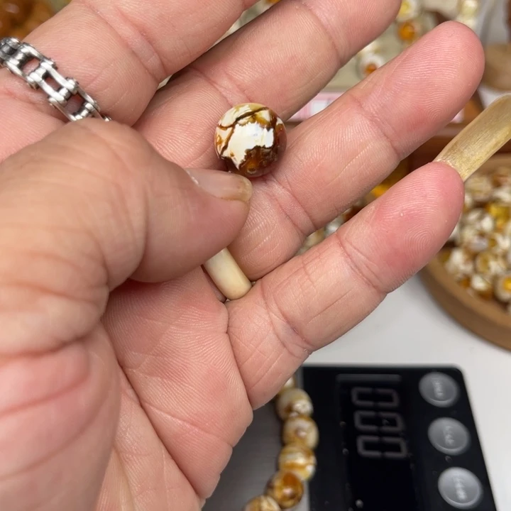 琥珀裸石未镶嵌84号