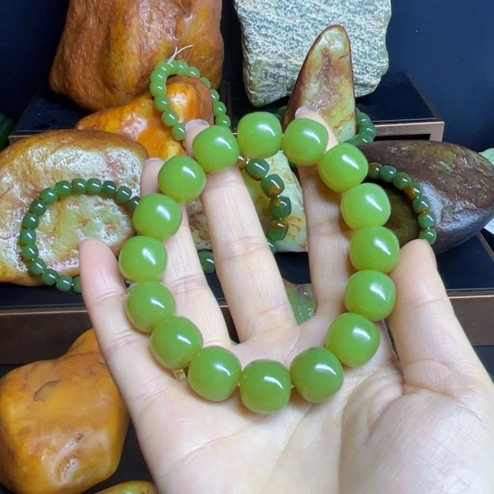 你***。和田玉未镶嵌手链