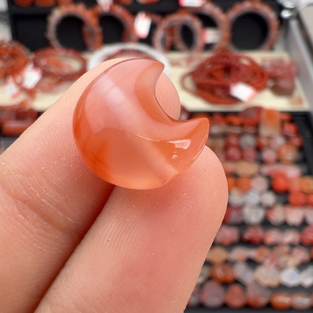 南红玛瑙未镶嵌颈饰月亮