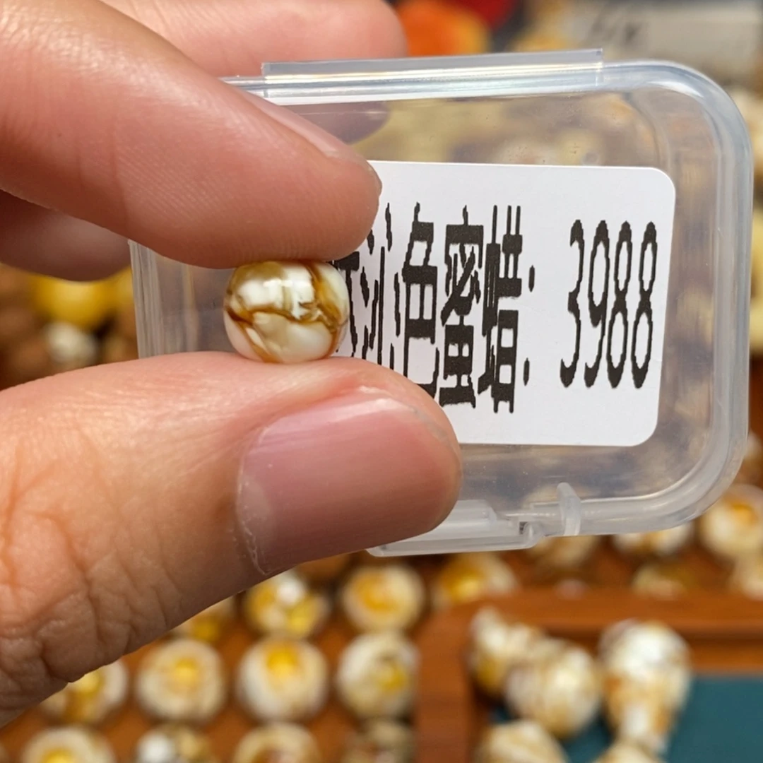 蜜蜡未镶嵌珠宝奇石3988