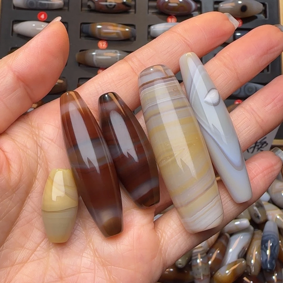 在***前玛瑙/玉髓未镶嵌颈饰