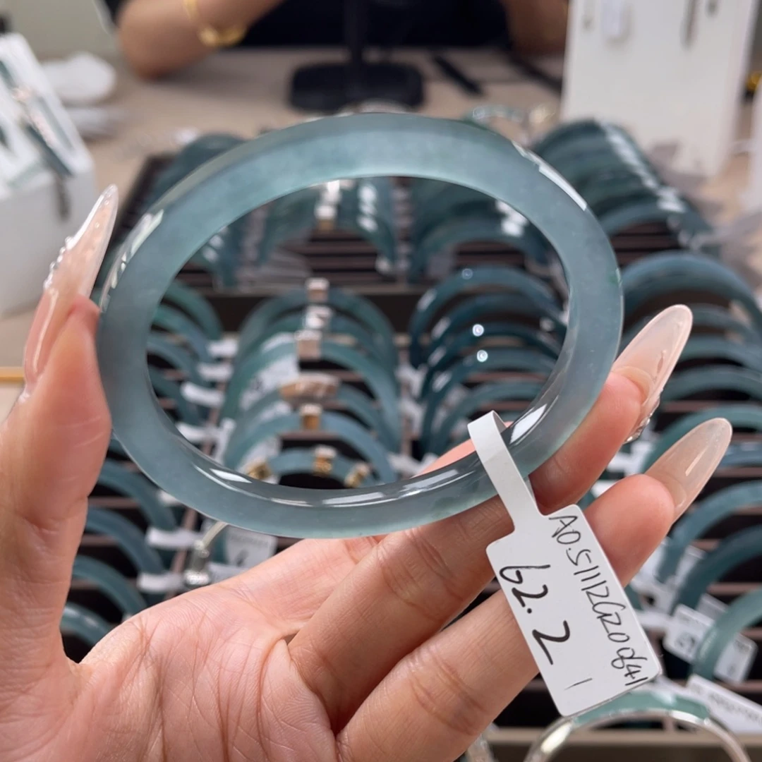 翡翠未镶嵌手镯贵妃62.21