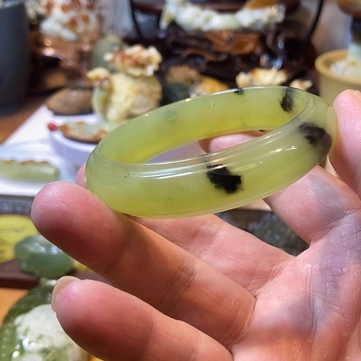 岫玉未镶嵌珠宝奇石