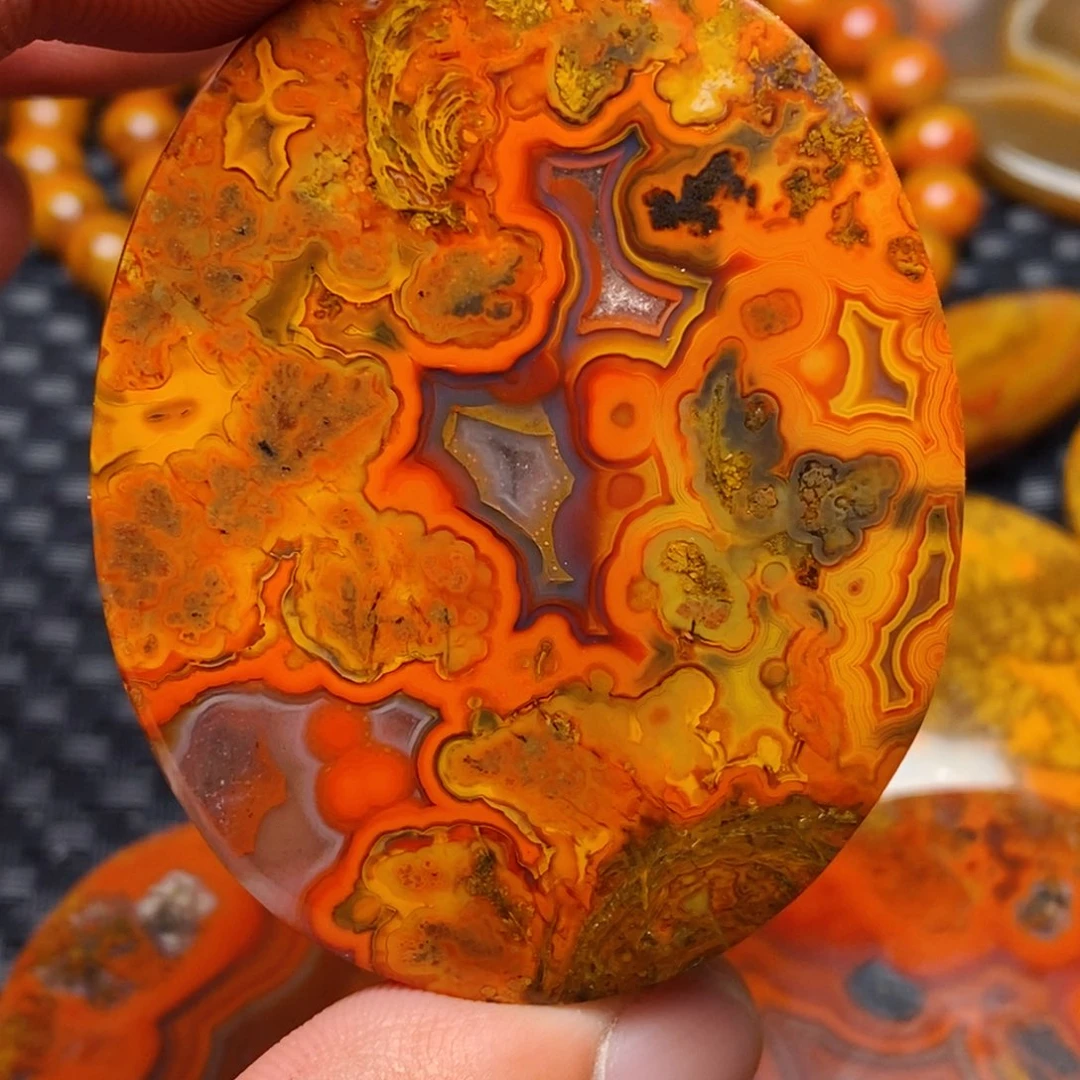 未镶嵌颈饰玛瑙/玉髓思*