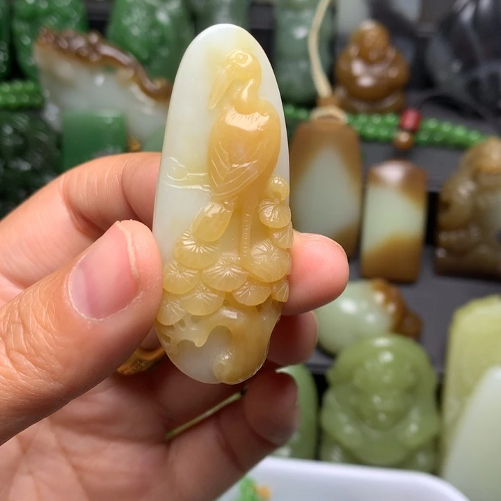 和田玉未镶嵌颈饰