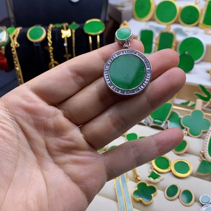 栗***子钛钢时尚银色子母扣吊坠