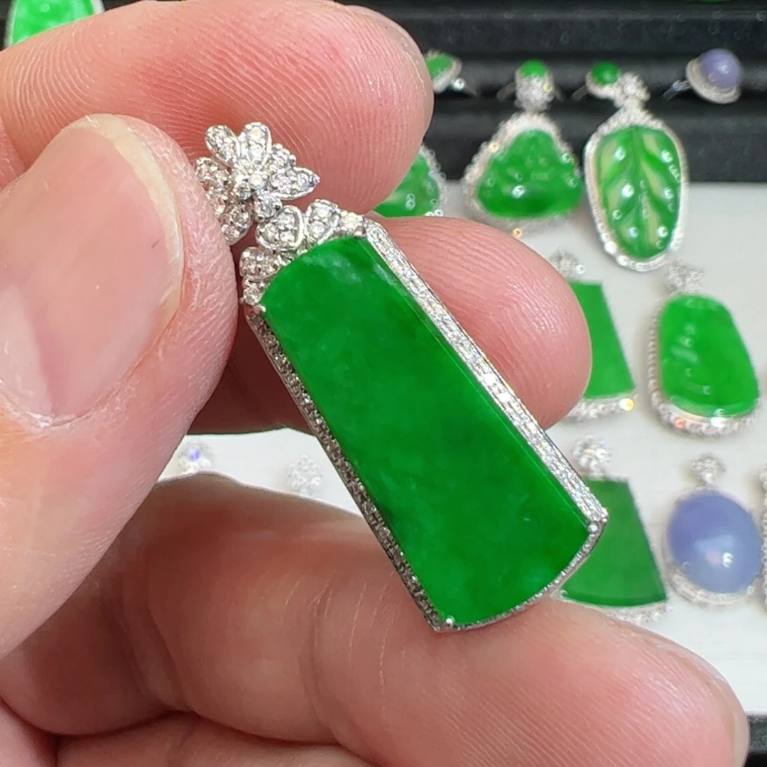 翡翠吊坠(不含链)18K金镶嵌