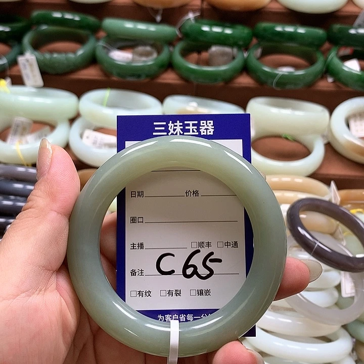 【闪购商品】和田玉手镯未镶嵌小****?