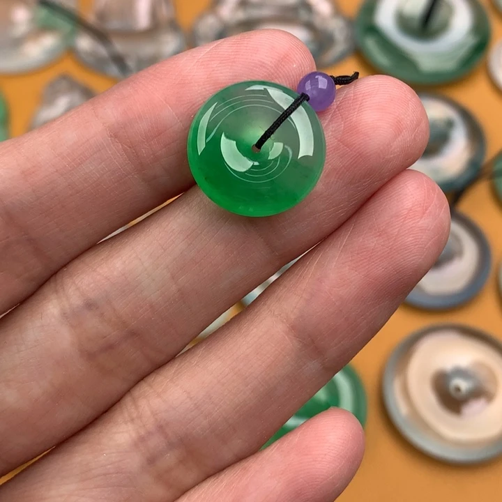 颈饰未镶嵌翡翠…..