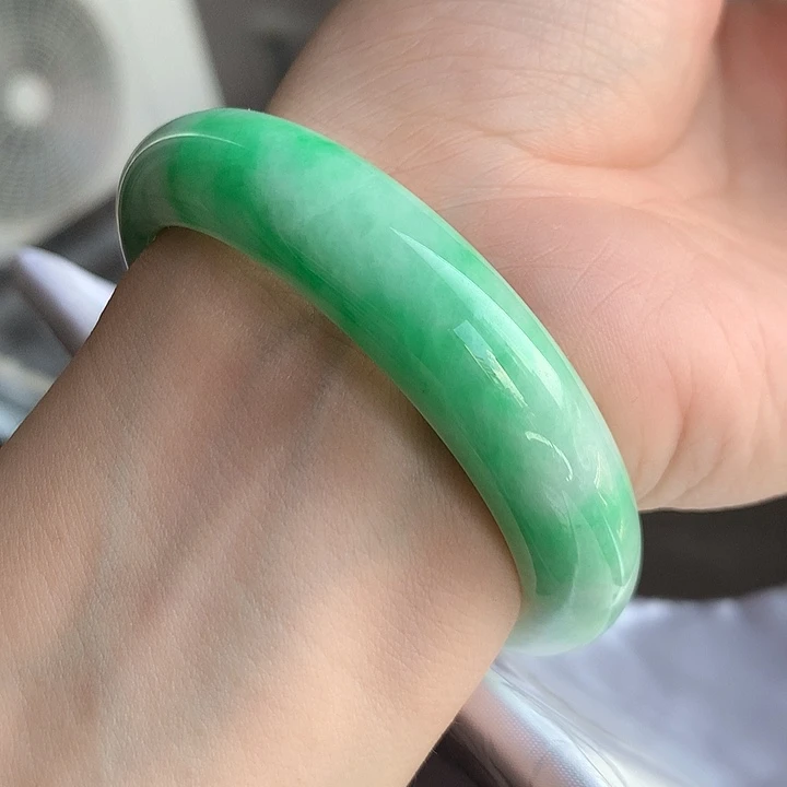 翡翠手镯未镶嵌53有瑕