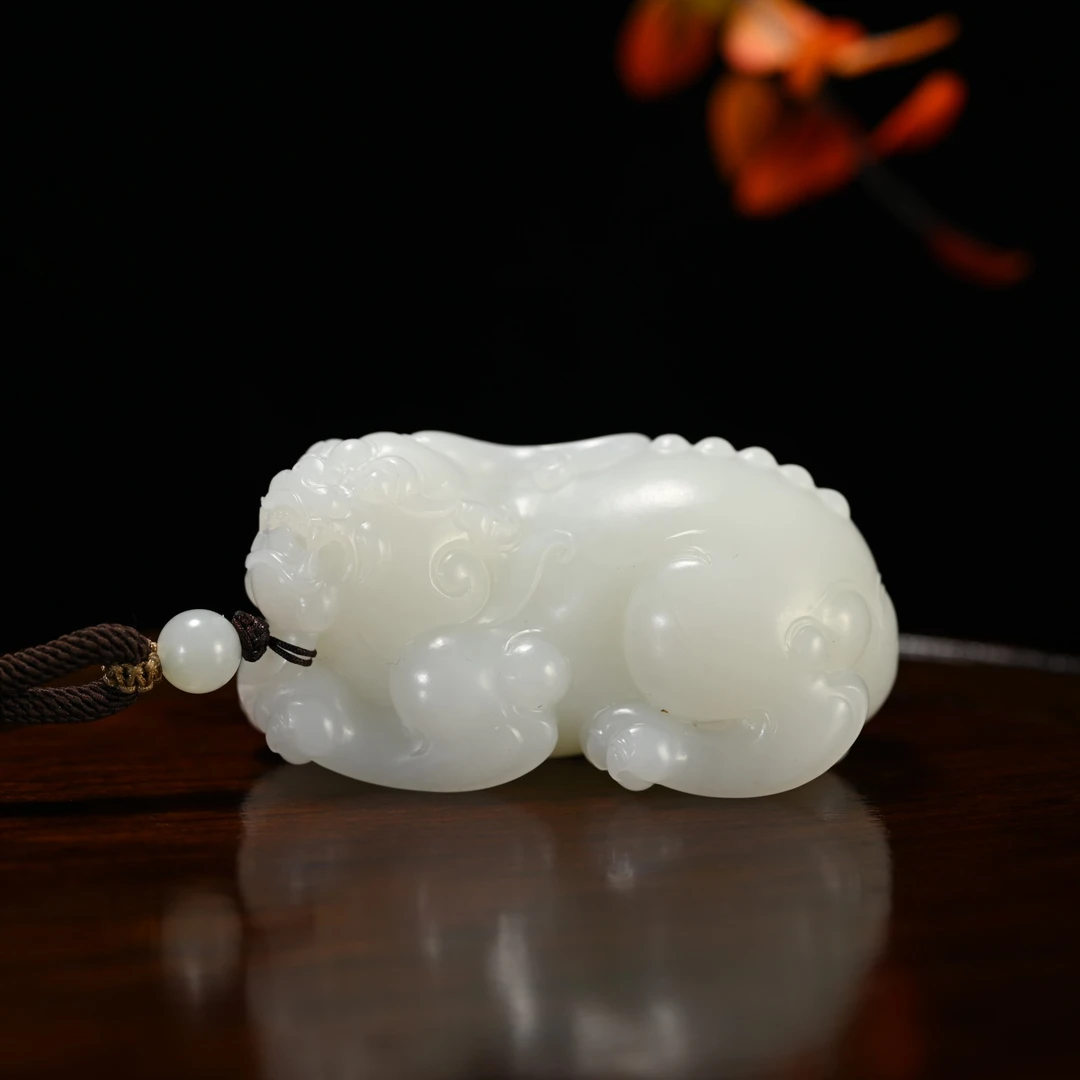 Lot8845 2511260032和田玉白玉貔貅手把件/保利