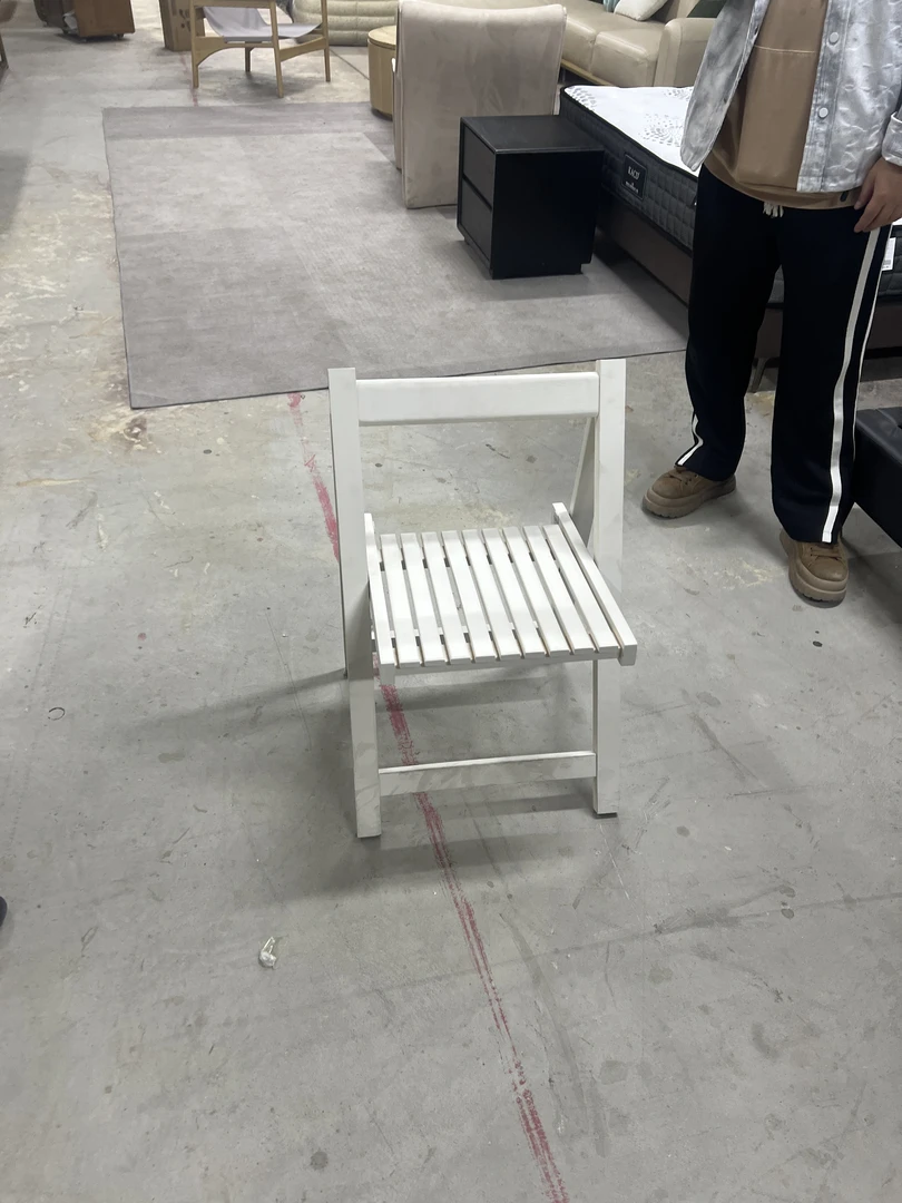 PY-白色小椅子，现场样品，99新，不包售后，拍一发二