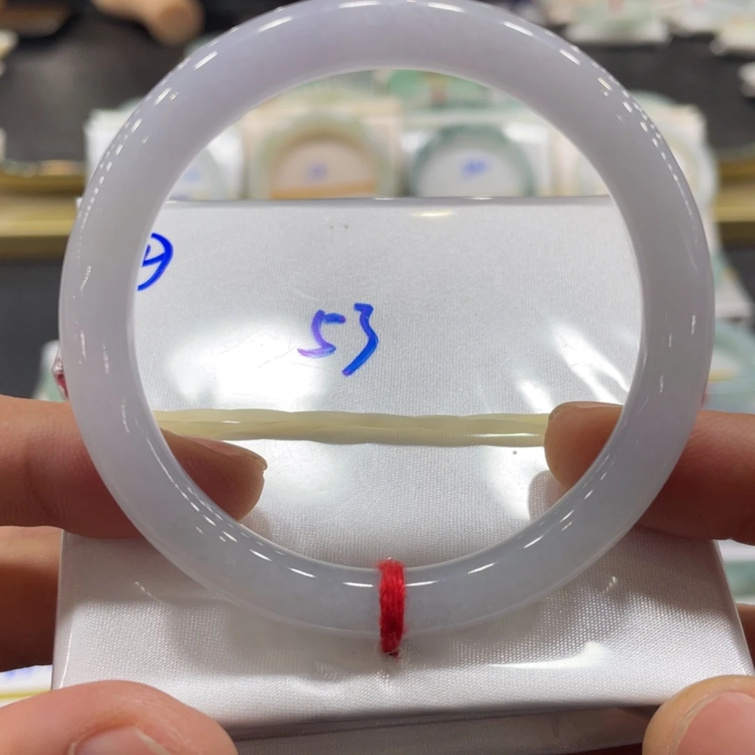 翡翠手镯未镶嵌翡翠手镯