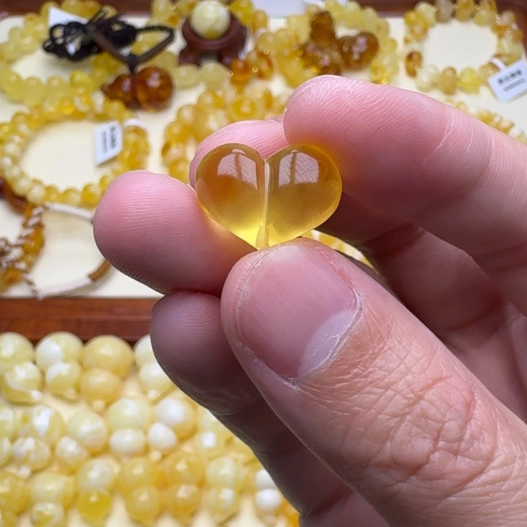 琥珀未镶嵌裸石3号