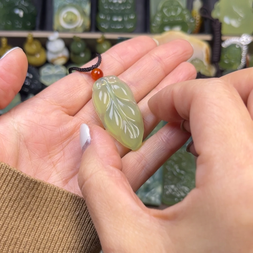 蛇纹石玉未镶嵌吊坠(赠链)