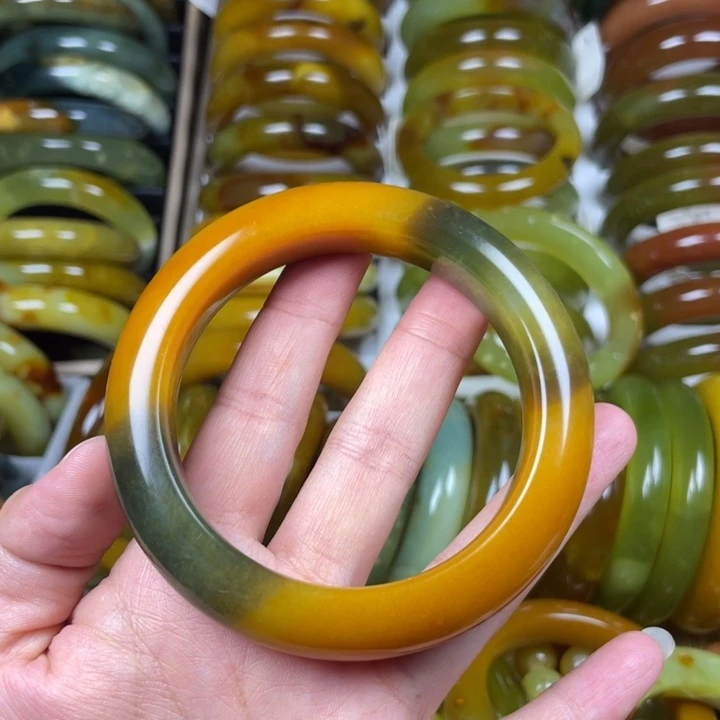 蛇纹石玉手镯未镶嵌幸***猴