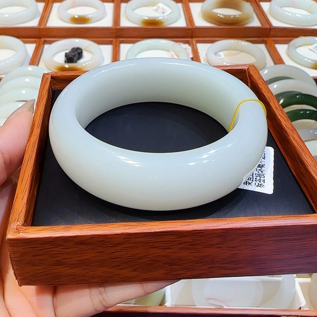 和田玉手镯未镶嵌月****^