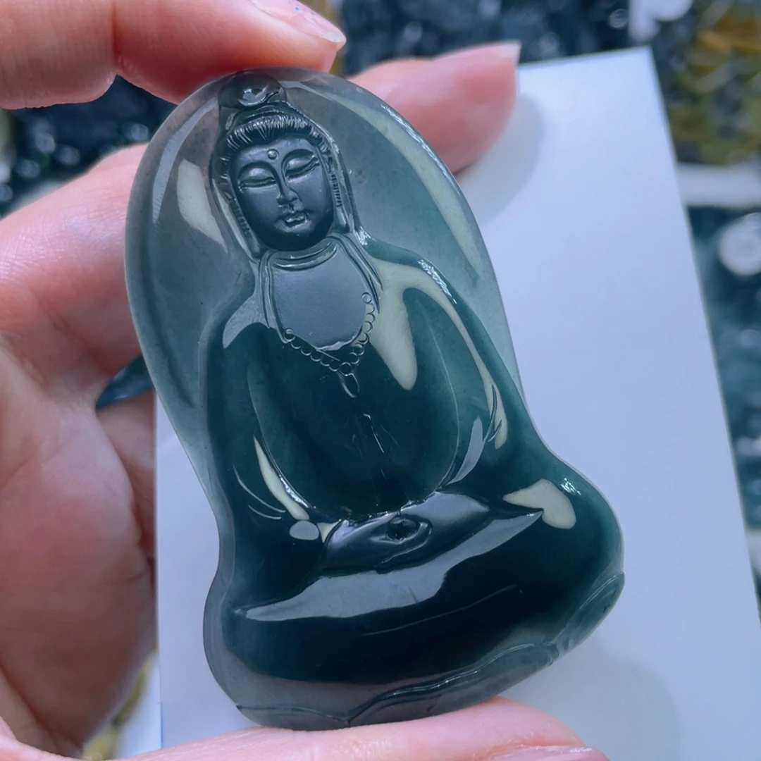 翡翠颈饰未镶嵌八*点