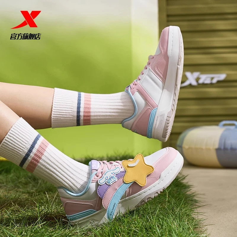 【范丞丞同款】特步三丽鸥联名板鞋时尚轻便休闲鞋女子运动鞋