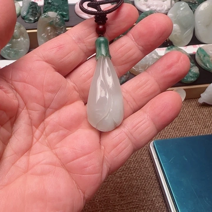 独山玉未镶嵌颈饰