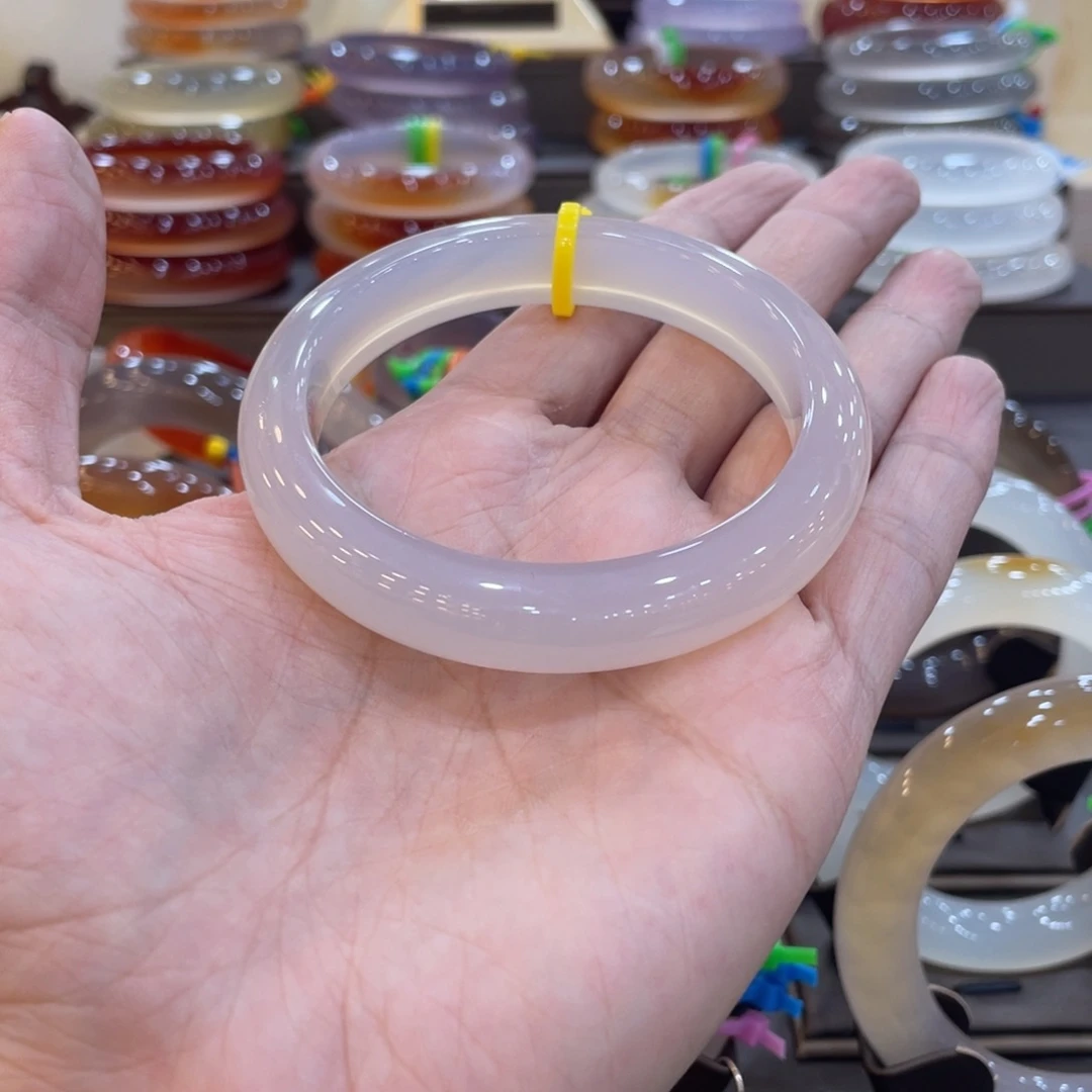 玛瑙/玉髓手镯未镶嵌