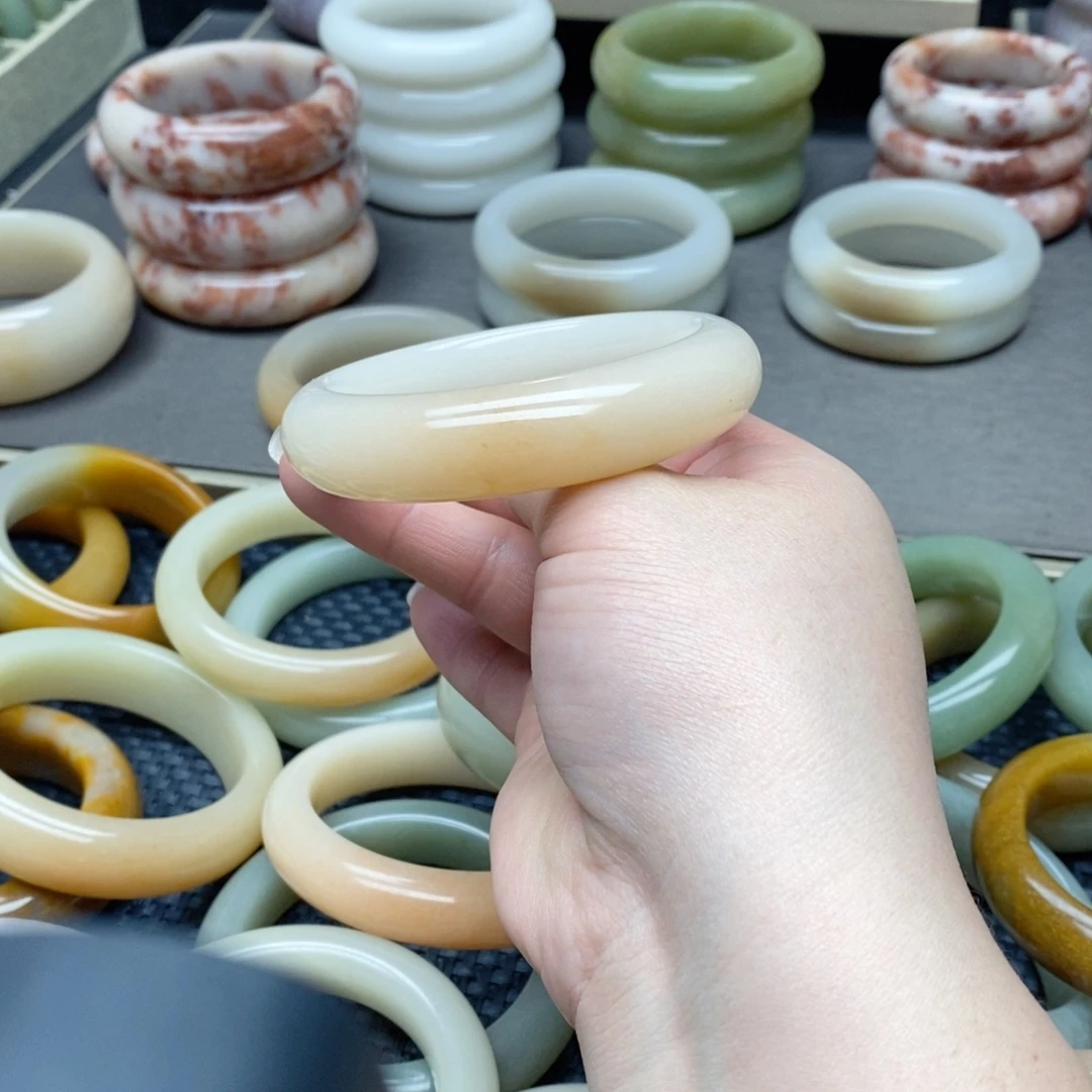 石英质玉（佘太翠）未镶嵌手镯