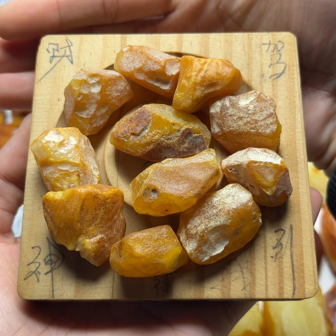 刘***.定制琥珀未镶嵌蜜蜡定制随型手串