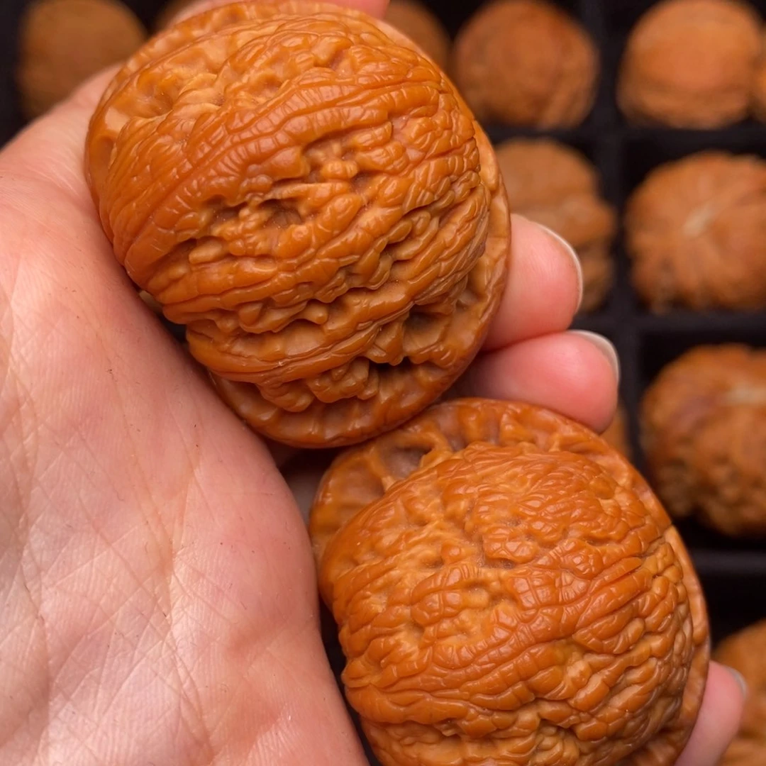 文玩核桃把件秦岭野生文玩核桃