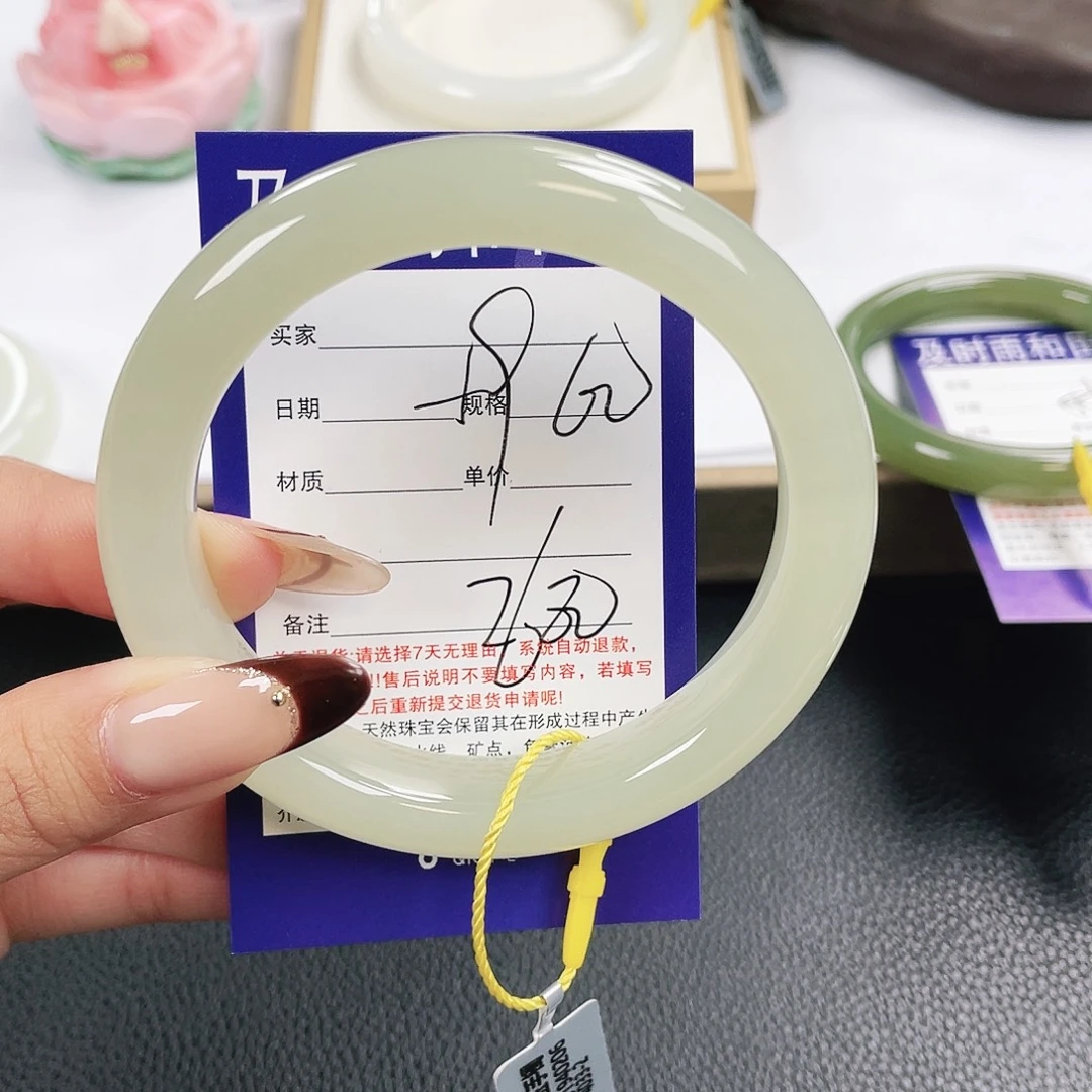 红***果和田玉未镶嵌手镯