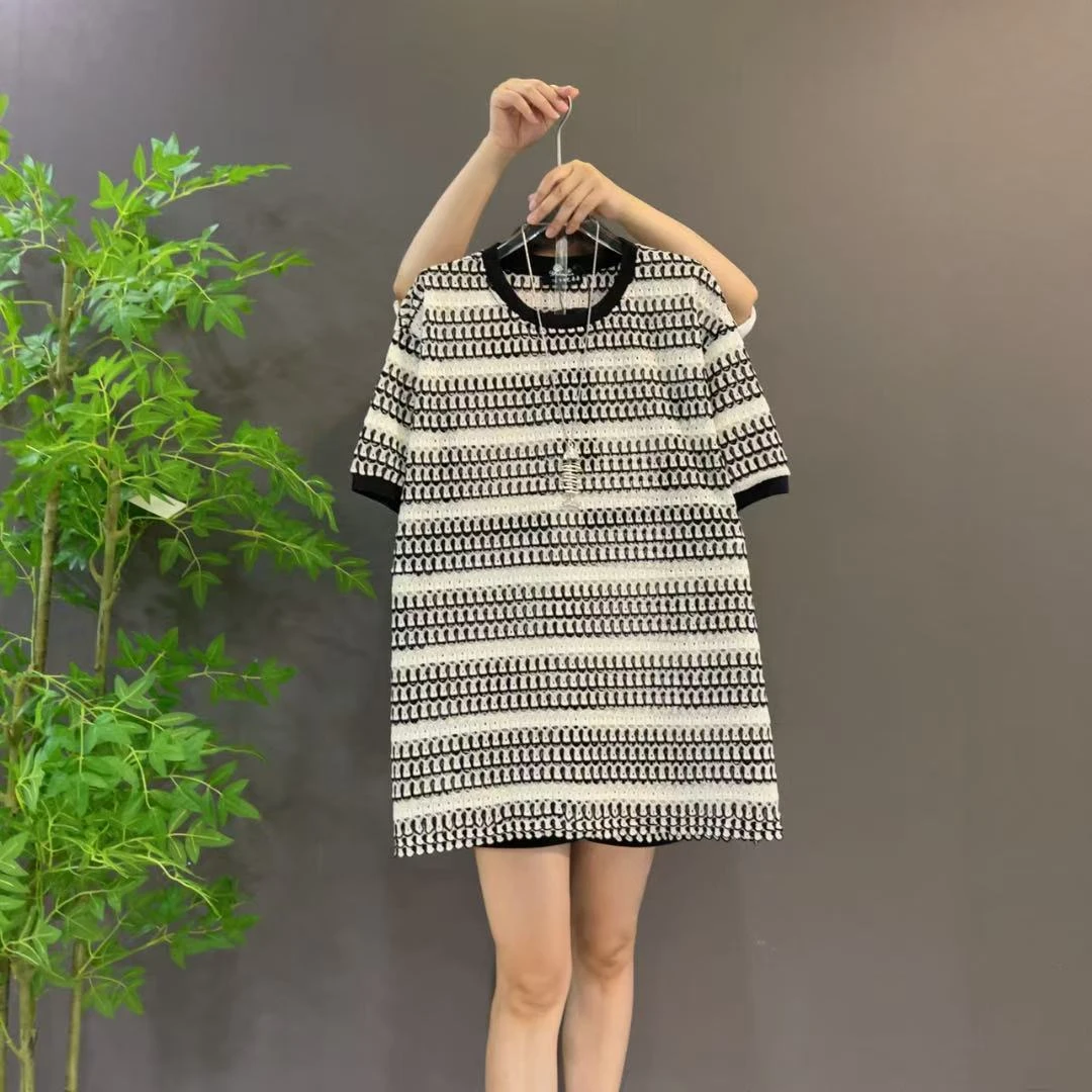 25302夏季新款欧货镂空拼色休闲风条纹中长款T恤衫（衣长78左右）