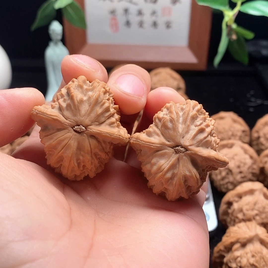 文玩核桃吊坠马老四38
