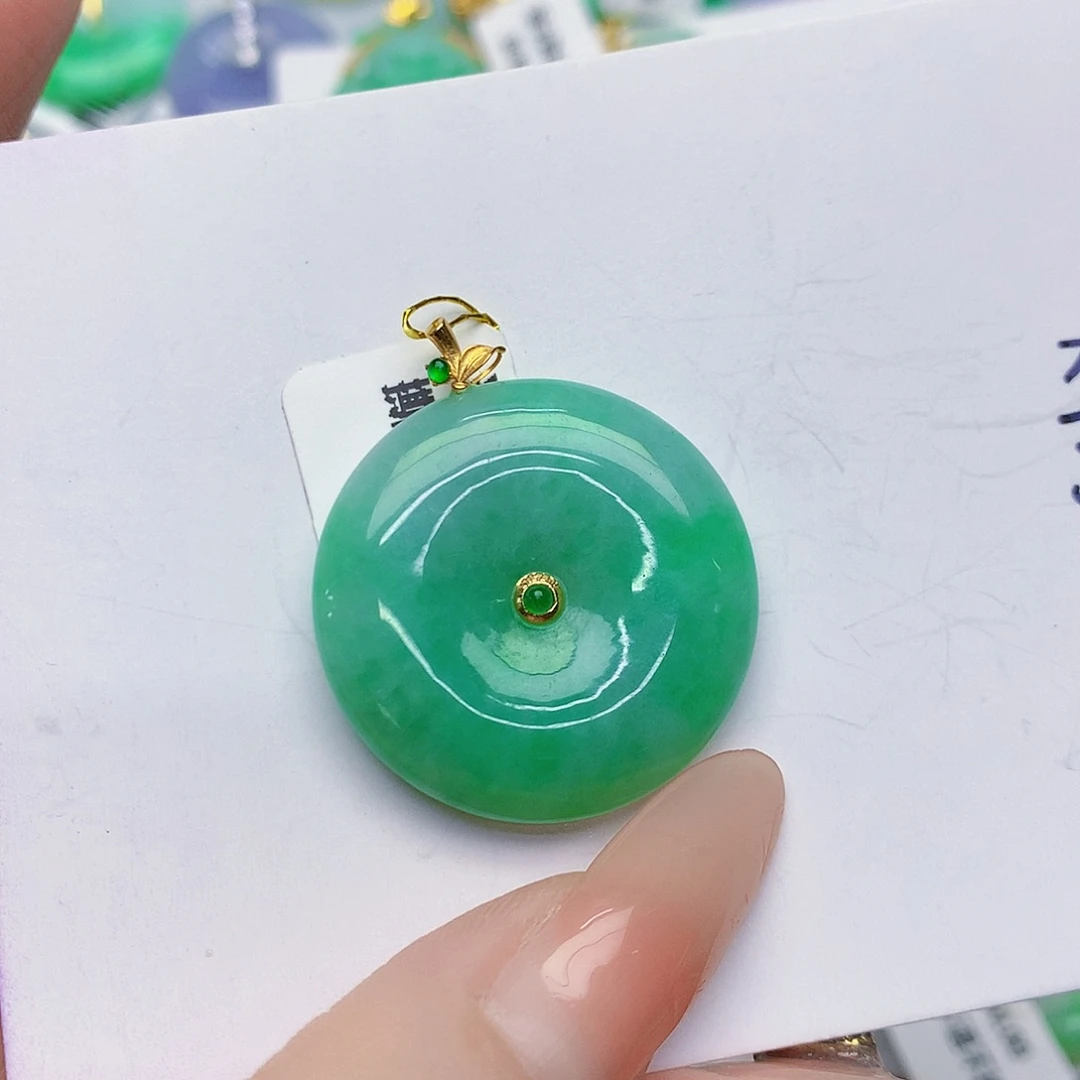 颈饰18K金镶嵌翡翠