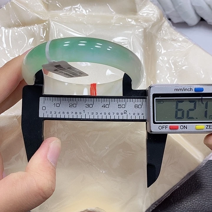 翡翠手镯未镶嵌137