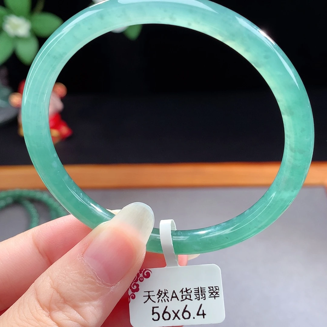 未镶嵌手镯（圆镯）翡翠