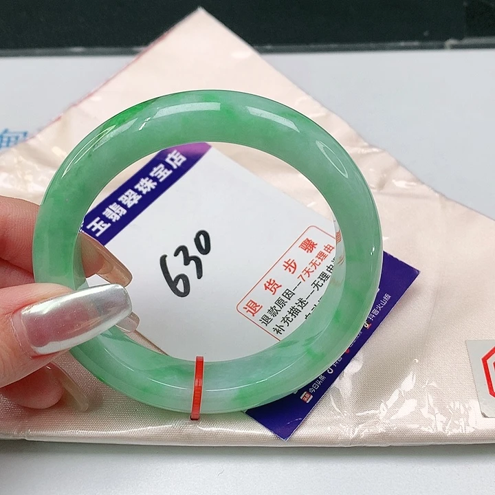 翡翠手镯未镶嵌翡翠手镯