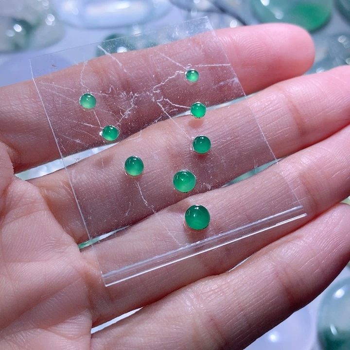 翡翠颈饰未镶嵌一手