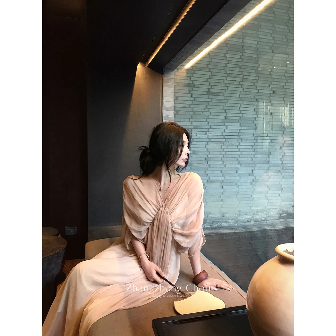 周章章"埃尔维拉"法式高级感雪纺连衣裙女冷淡系v领掐腰气质长裙