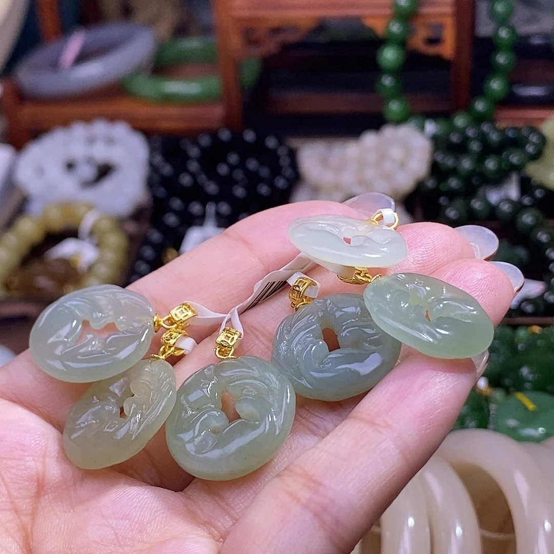 和田玉多样性发一。晴水凤九银吊坠未镶嵌