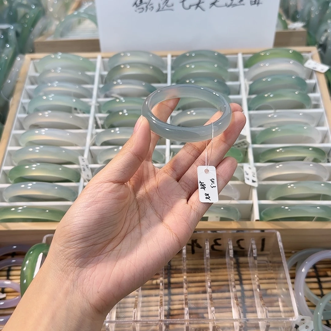 玛瑙/玉髓未镶嵌手镯圈口50.3