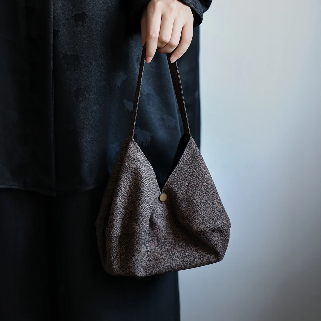 双姊妹原创蚕丝香云纱布包袋手提手腕包百搭休闲可折叠2025新款