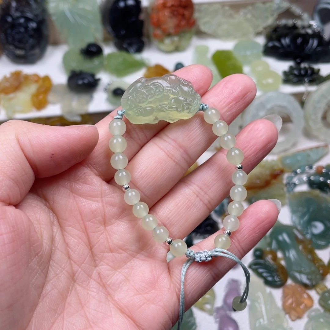 蛇纹石玉未镶嵌颈饰