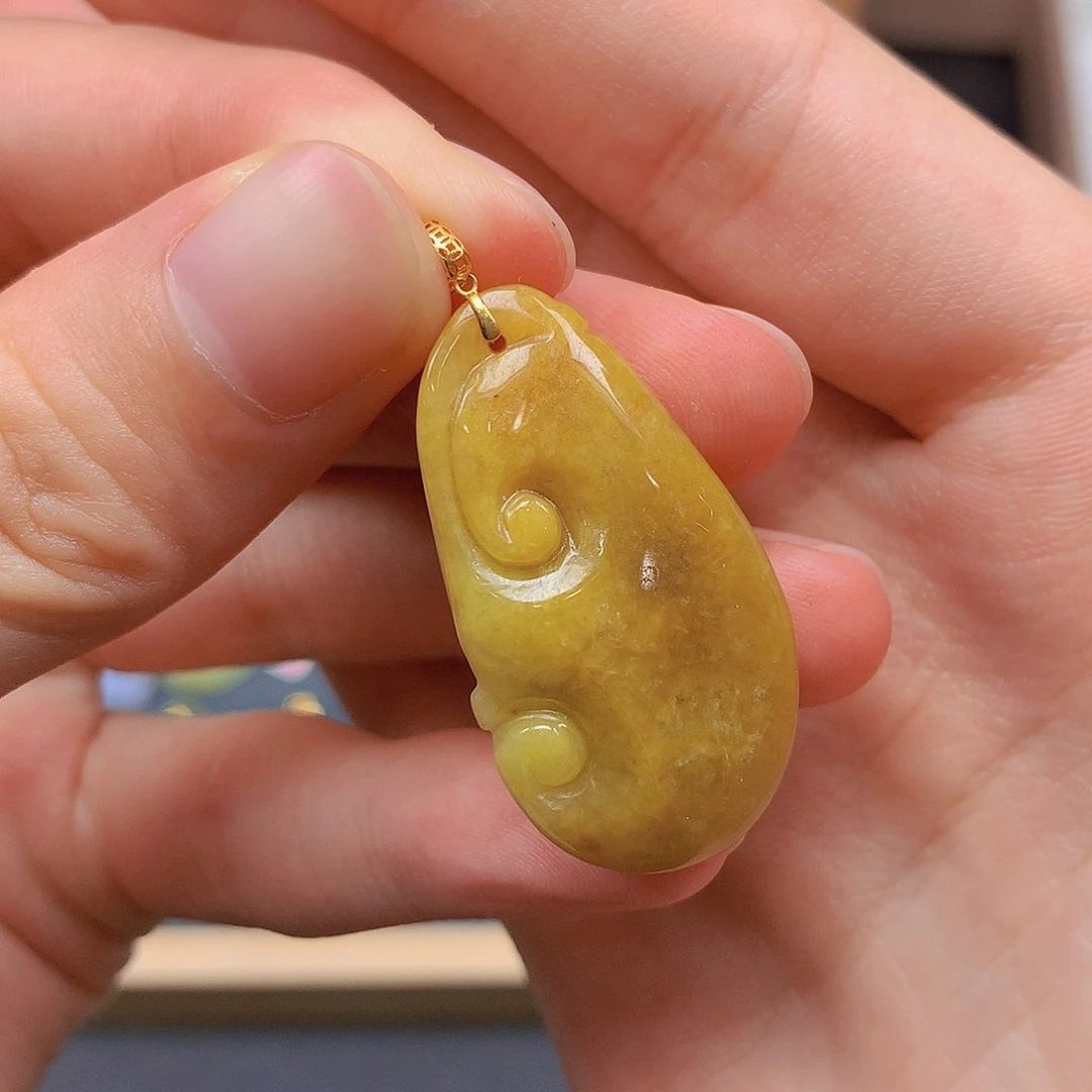 翡翠18K金镶嵌颈饰翡翠